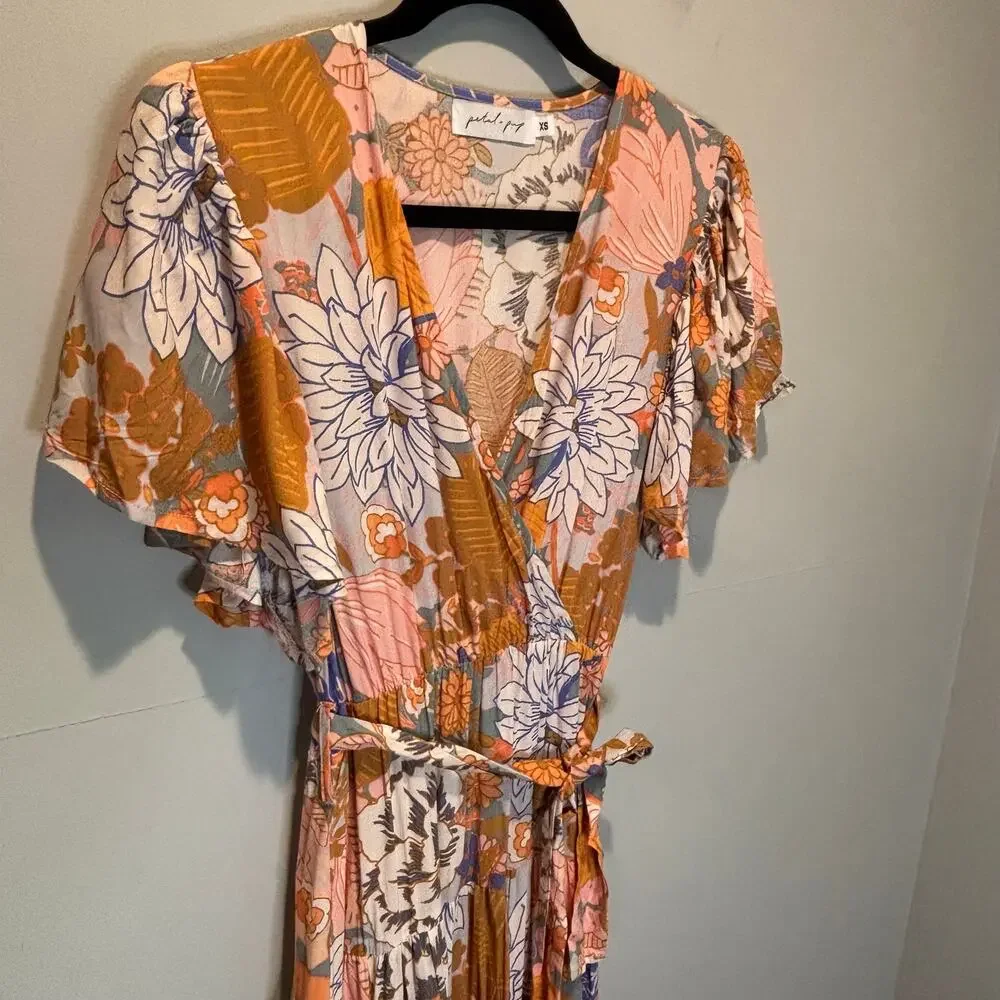 Petal + Pup Floral Print Short Sleeve Midi Dress - size XS
